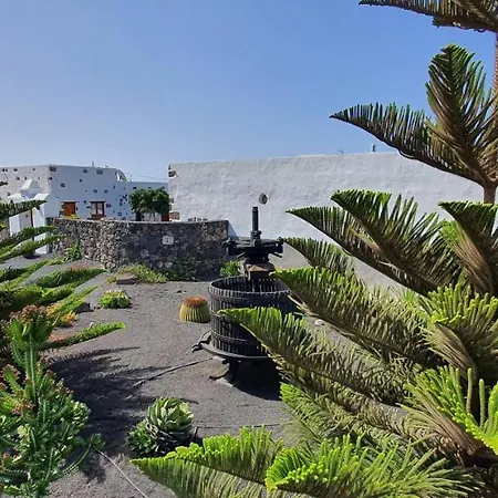 Caserio Leandro I * Tias