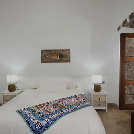 Caserío Leandro I Villa Tías